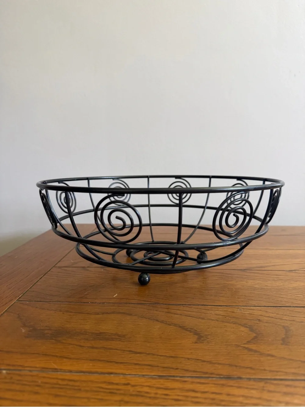 Decorative Black Wire Fruit Bowl - Elegant Spiral Design